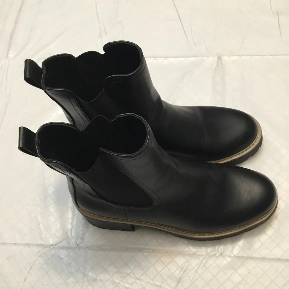 Black Women’s Chelsea Boots - Brand Unspecified